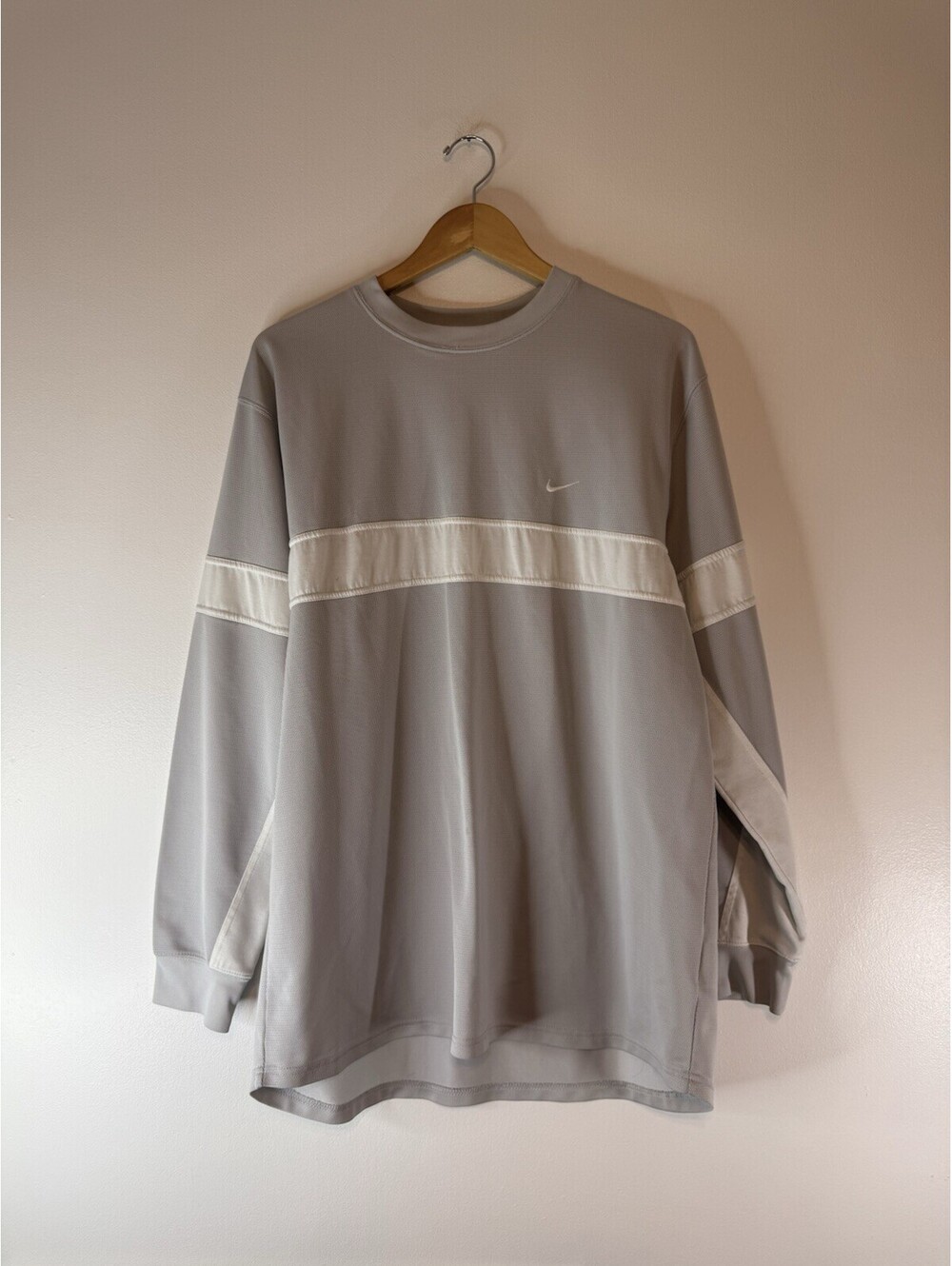Vintage Y2K Nike Light Grey striped Long Sleeve Shirt XL